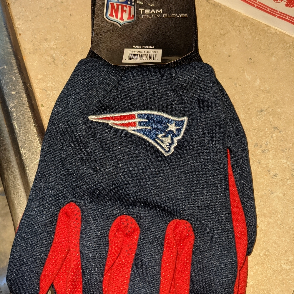 New England Patriots utility gloves